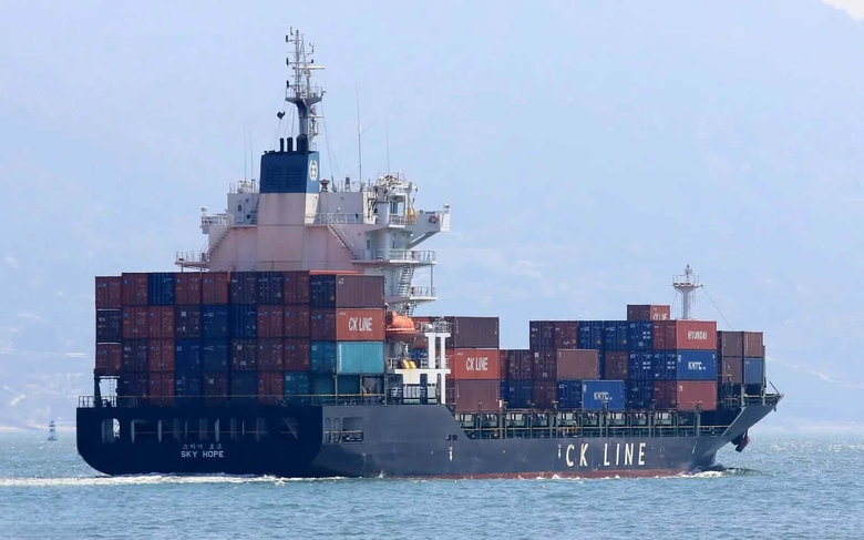 3 giờ căng mình dẫn tàu container rời cảng Hải Phòng- Ảnh 6. 3 giờ căng mình dẫn tàu container rời cảng Hải Phòng- Ảnh 6.