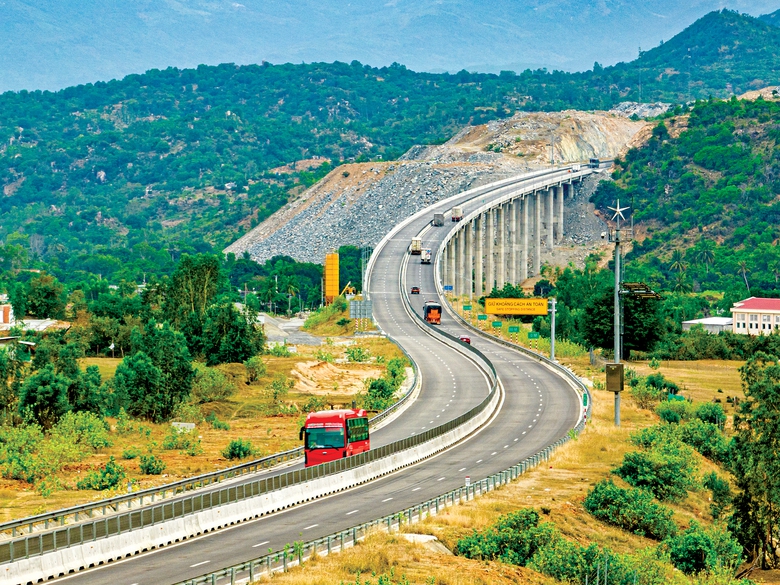 Ph&iacute;a sau 3.000km cao tốc...- Ảnh 1.