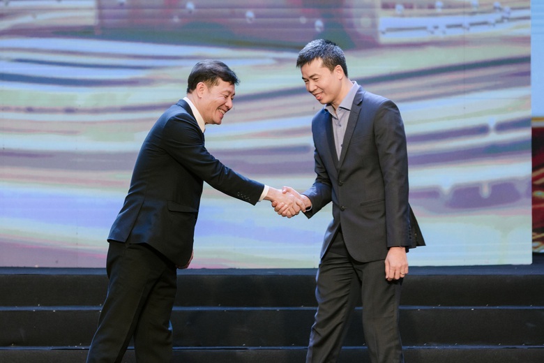 Giải thưởng H&agrave;nh động v&igrave; cộng đồng năm 2025 đ&atilde; trao cho 23 đơn vị "ki&ecirc;n tr&igrave; phụng sự&rdquo;- Ảnh 1.