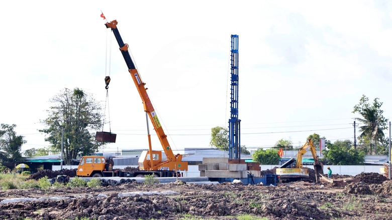 C&agrave; Mau th&uacute;c đẩy giải ng&acirc;n đầu tư c&ocirc;ng: Quyết liệt th&aacute;o gỡ mặt bằng, siết tiến độ nh&agrave; thầu- Ảnh 2.