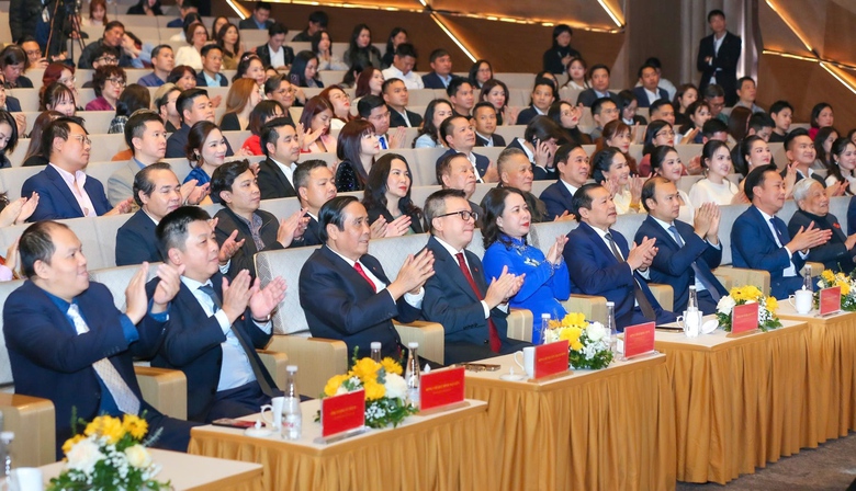 B&aacute;o Nh&acirc;n D&acirc;n trao giải &ldquo;Giải thưởng H&agrave;nh động v&igrave; Cộng đồng 2025&rdquo;- Ảnh 1.