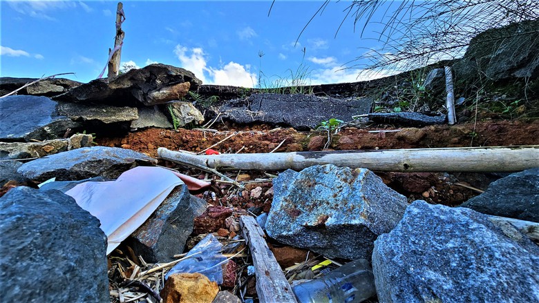 Tuyến đường du lịch ở Huế nứt to&aacute;c, tạo h&agrave;m ếch g&acirc;y nguy hiểm cho người đi đường- Ảnh 6.