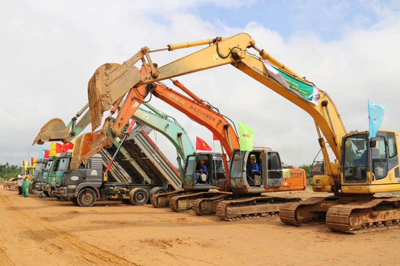 Quảng Ng&atilde;i c&ocirc;ng bố đơn gi&aacute; nh&acirc;n c&ocirc;ng, ca m&aacute;y v&agrave; thiết bị thi c&ocirc;ng x&acirc;y dựng- Ảnh 1.