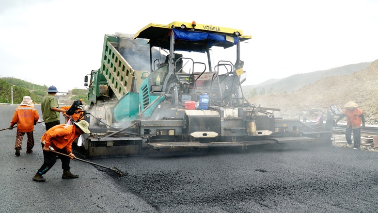 Đua nước r&uacute;t tr&ecirc;n c&ocirc;ng trường cao tốc Ho&agrave;i Nhơn - Quy Nhơn - Ch&iacute; Thạnh- Ảnh 5.