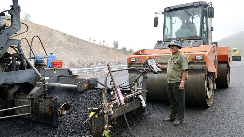 Đua nước r&uacute;t tr&ecirc;n c&ocirc;ng trường cao tốc Ho&agrave;i Nhơn - Quy Nhơn - Ch&iacute; Thạnh- Ảnh 6.