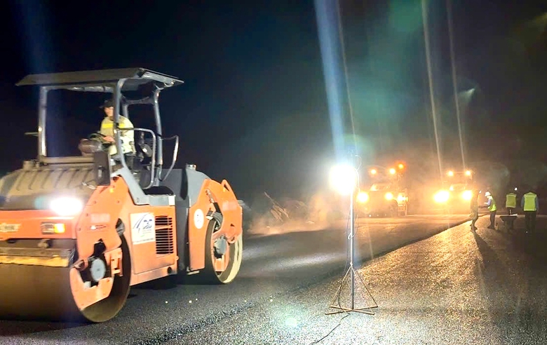 Đua nước r&uacute;t tr&ecirc;n c&ocirc;ng trường cao tốc Ho&agrave;i Nhơn - Quy Nhơn - Ch&iacute; Thạnh- Ảnh 4.