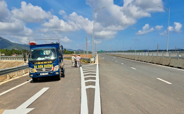 Đua nước r&uacute;t tr&ecirc;n c&ocirc;ng trường cao tốc Ho&agrave;i Nhơn - Quy Nhơn - Ch&iacute; Thạnh- Ảnh 10.