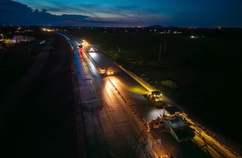 Hơn 1.000 ng&agrave;y vượt kh&oacute; thi c&ocirc;ng dự &aacute;n th&agrave;nh phần lớn nhất cao tốc Bắc - Nam giai đoạn 2- Ảnh 4.