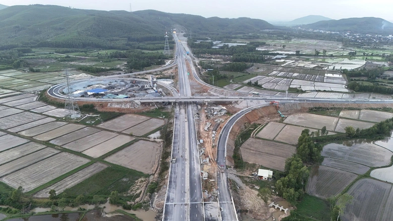 C&aacute;c n&uacute;t giao tr&ecirc;n cao tốc hơn 20.000 tỷ đồng sắp th&ocirc;ng xe kết nối thế n&agrave;o?- Ảnh 17.