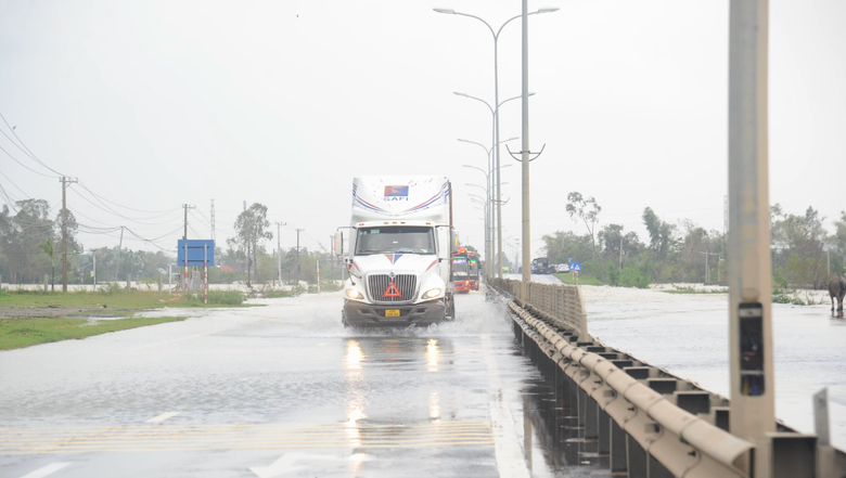 Gần 62 tỷ đồng bảo tr&igrave;, khắc phục t&igrave;nh trạng ngập nước tr&ecirc;n quốc lộ 1 qua Đồng Th&aacute;p- Ảnh 1.