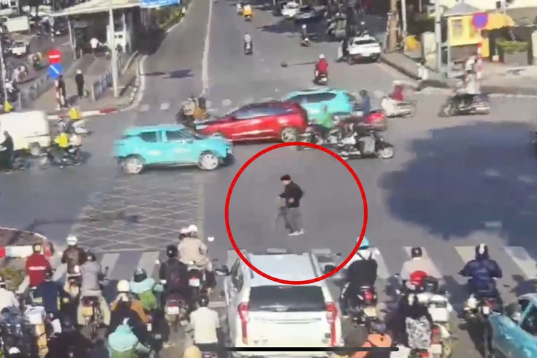 Hà Nội: Nhờ camera AI hỗ trợ, cụ ông đi lạc được đưa về nhà an toàn- Ảnh 1. Hà Nội: Nhờ camera AI hỗ trợ, cụ ông đi lạc được đưa về nhà an toàn- Ảnh 1.