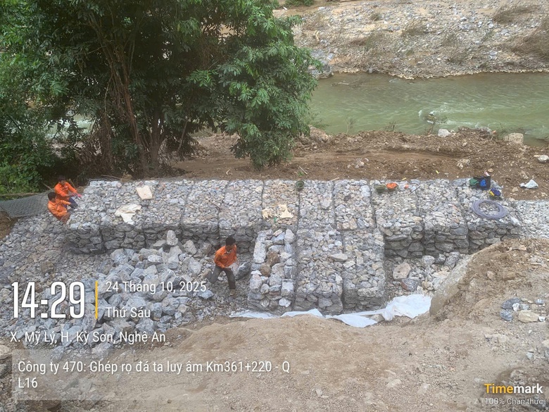 Nghệ An: Trước tết Nguy&ecirc;n đ&aacute;n phải khắc phục xong hư hỏng hạ tầng giao th&ocirc;ng do b&atilde;o lũ- Ảnh 4.