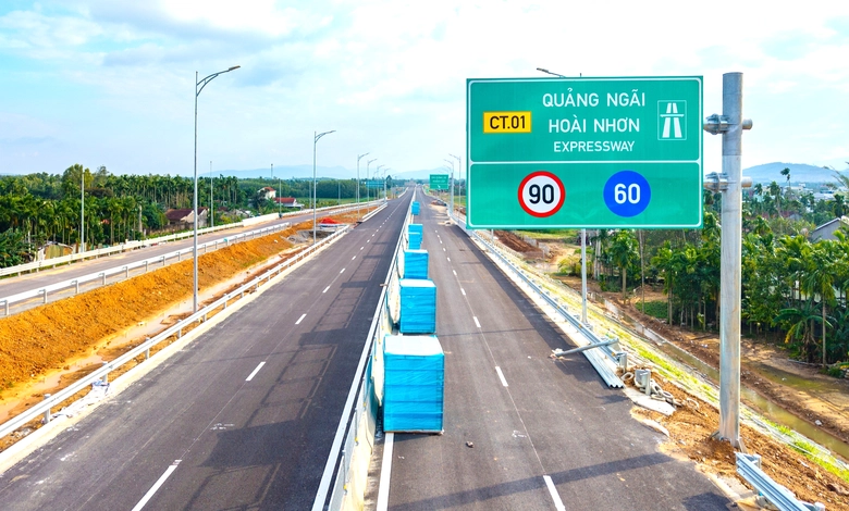 To&agrave;n cảnh cao tốc 20.000 tỷ đồng trước giờ th&ocirc;ng xe kỹ thuật- Ảnh 8.