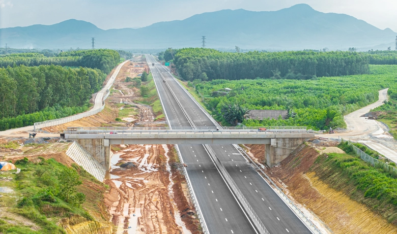 To&agrave;n cảnh cao tốc 20.000 tỷ đồng trước giờ th&ocirc;ng xe kỹ thuật- Ảnh 5.