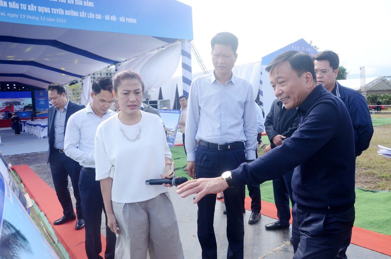 Thứ trưởng Nguyễn Danh Huy kiểm tra c&ocirc;ng t&aacute;c chuẩn bị lễ khởi c&ocirc;ng dự &aacute;n đường sắt L&agrave;o Cai- Ảnh 3.