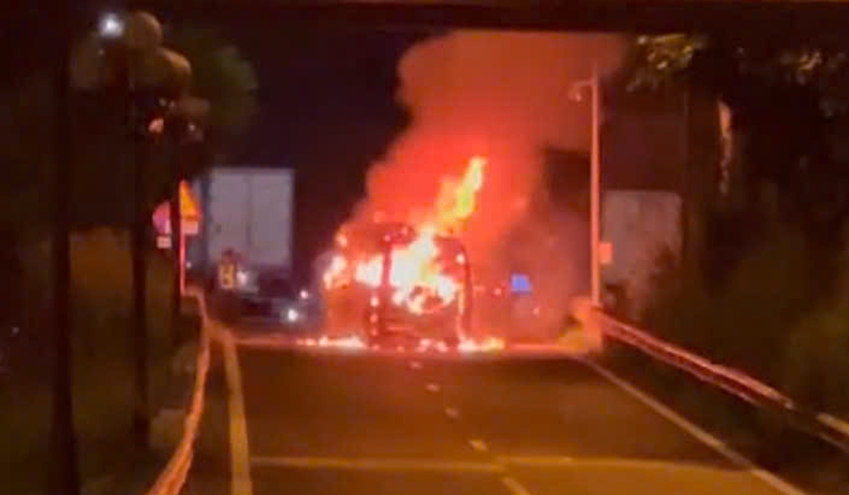 Đồng Nai: Ch&aacute;y xe cứu thương tr&ecirc;n cao tốc khiến 3 người tử vong- Ảnh 1.