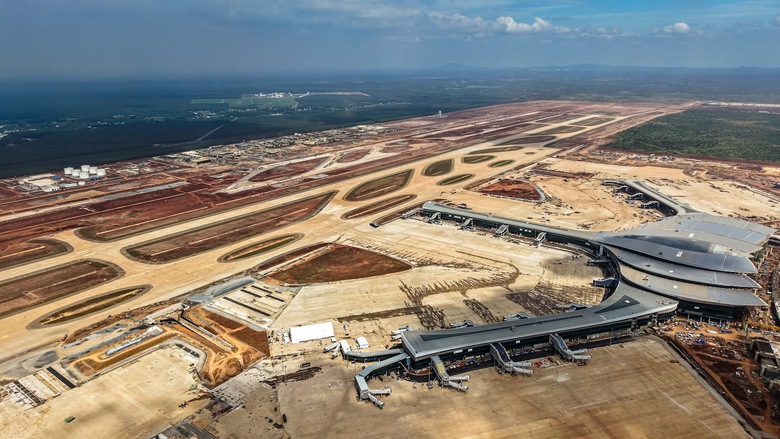 Thứ trưởng Phạm Minh H&agrave; kiểm tra việc chuẩn bị cho sự kiện 19/12 tại s&acirc;n bay Long Th&agrave;nh- Ảnh 7.