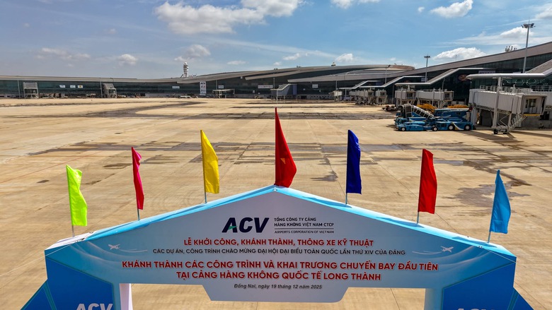 Thứ trưởng Phạm Minh H&agrave; kiểm tra việc chuẩn bị cho sự kiện 19/12 tại s&acirc;n bay Long Th&agrave;nh- Ảnh 3.