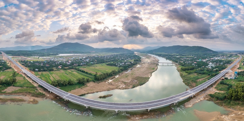 To&agrave;n cảnh cao tốc 20.000 tỷ đồng trước giờ th&ocirc;ng xe kỹ thuật- Ảnh 7.