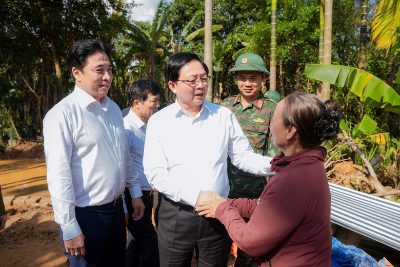 Ph&oacute; Thủ tướng Hồ Quốc Dũng thăm, ch&uacute;c mừng Gi&aacute;ng sinh gi&aacute;o phận Huế- Ảnh 3.