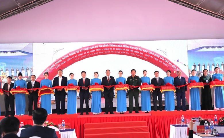 Sau hơn 25 th&aacute;ng thi c&ocirc;ng, cao tốc Kh&aacute;nh H&ograve;a - Bu&ocirc;n Ma Thuột giai đoạn 1 th&ocirc;ng xe kỹ thuật- Ảnh 1.