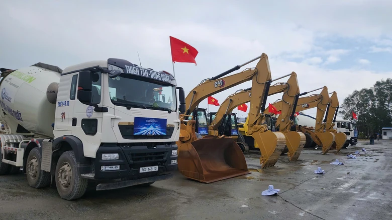 Loạt c&ocirc;ng tr&igrave;nh dự &aacute;n khởi c&ocirc;ng, kh&aacute;nh th&agrave;nh tạo bệ ph&oacute;ng cho Quảng Ng&atilde;i cất c&aacute;nh- Ảnh 1.