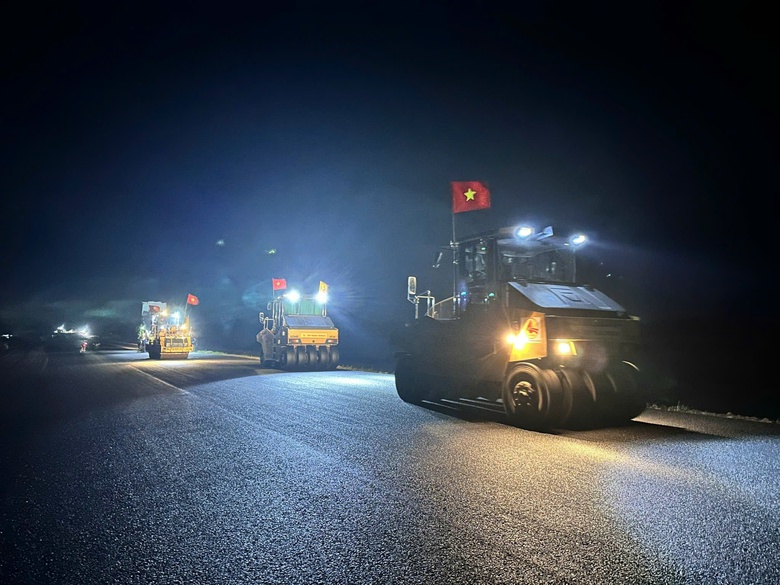 Cienco4 khẳng định năng lực nh&agrave; thầu lớn tr&ecirc;n cao tốc mới th&ocirc;ng xe- Ảnh 4.