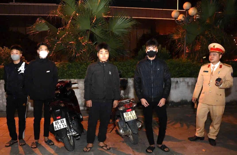 CSGT Hưng Y&ecirc;n xử l&yacute; h&agrave;ng loạt trường hợp &ldquo;đi b&atilde;o&rdquo; sau trận chung kết b&oacute;ng đ&aacute; nam- Ảnh 2.