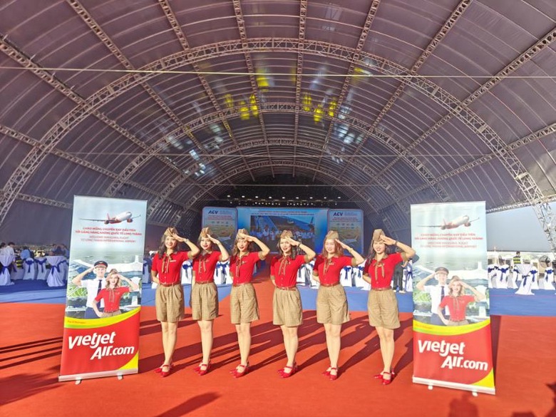 Vietjet cất n&oacute;c hangar chuẩn quốc tế, khai trương chuyến bay tới Cảng HKQT Long Th&agrave;nh- Ảnh 6.