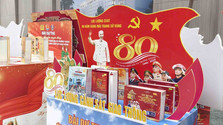 Cục trưởng CSGT: Người dân phản ánh hàng nghìn vi phạm giao thông qua VNeTraffic mỗi ngày- Ảnh 2. Cục trưởng CSGT: Người dân phản ánh hàng nghìn vi phạm giao thông qua VNeTraffic mỗi ngày- Ảnh 2.