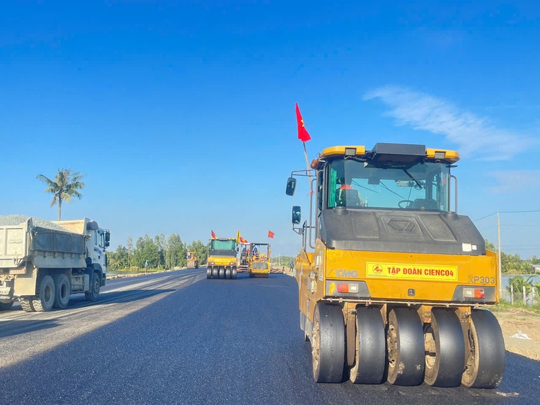 Cienco4 khẳng định năng lực nh&agrave; thầu lớn tr&ecirc;n cao tốc mới th&ocirc;ng xe- Ảnh 2.