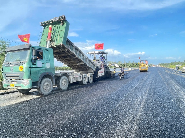 Cienco4 khẳng định năng lực nh&agrave; thầu lớn tr&ecirc;n cao tốc mới th&ocirc;ng xe- Ảnh 3.