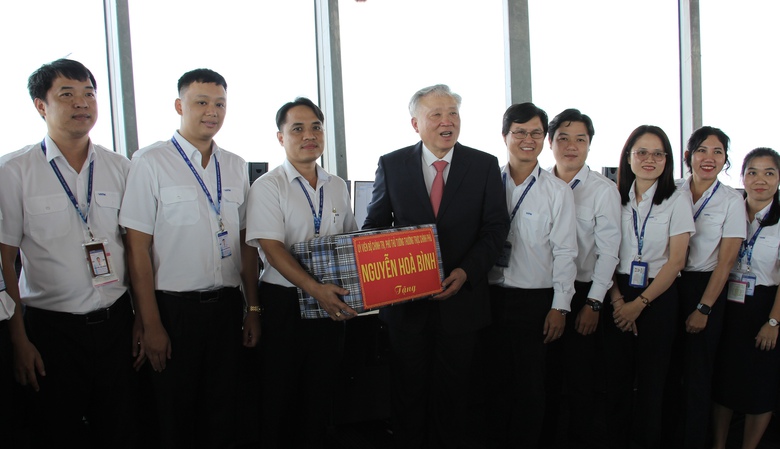Ph&oacute; Thủ tướng Nguyễn H&ograve;a B&igrave;nh dự lễ gắn biển tại c&ocirc;ng tr&igrave;nh quản l&yacute; bay s&acirc;n bay Long Th&agrave;nh- Ảnh 8.