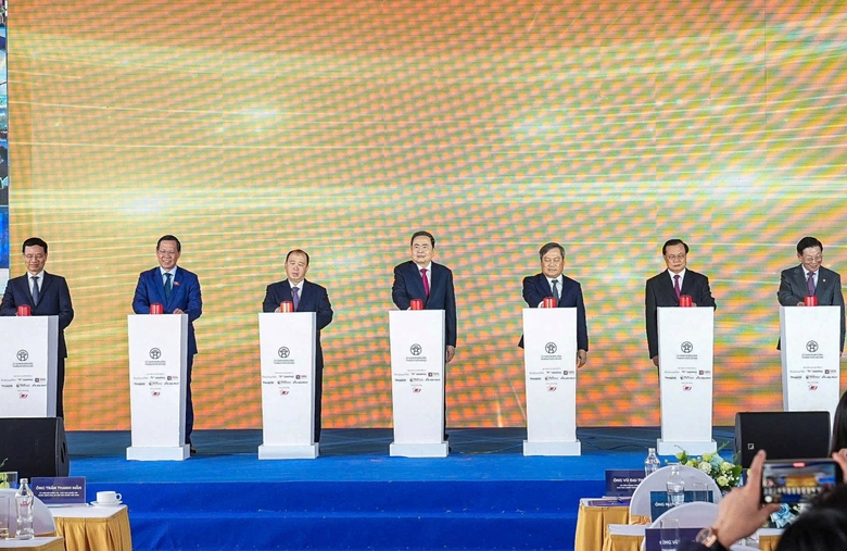 C:\Users\HP\Desktop\Tường thuật sự kiện\z7342946876152_85f0127d33a63a770479331565eb47d0.jpg