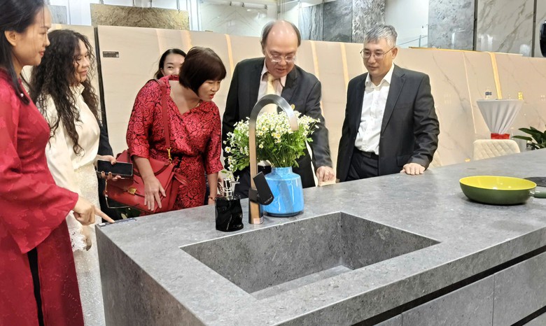 Trung t&acirc;m ph&acirc;n phối vật liệu x&acirc;y dựng c&ocirc;ng nghệ cao ch&iacute;nh thức hoạt động ở ph&iacute;a Nam- Ảnh 1.