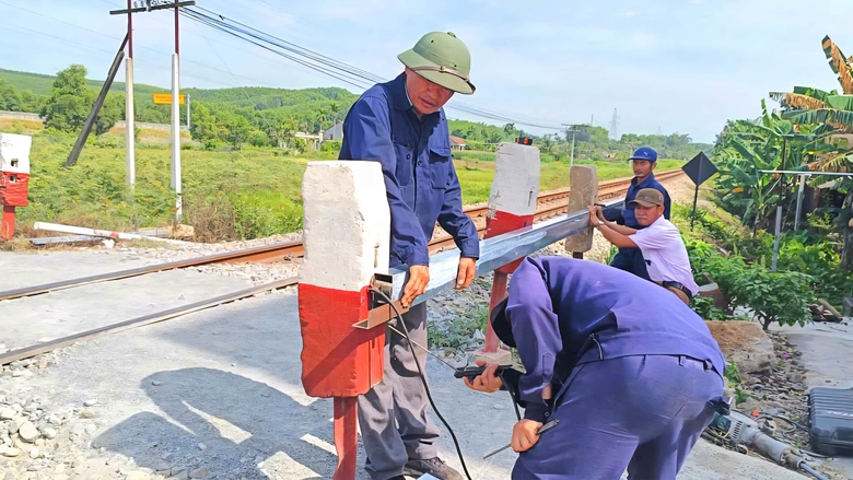 Quảng Ng&atilde;i quyết t&acirc;m x&oacute;a 100% lối đi tự mở qua đường sắt trong năm 2026- Ảnh 3.