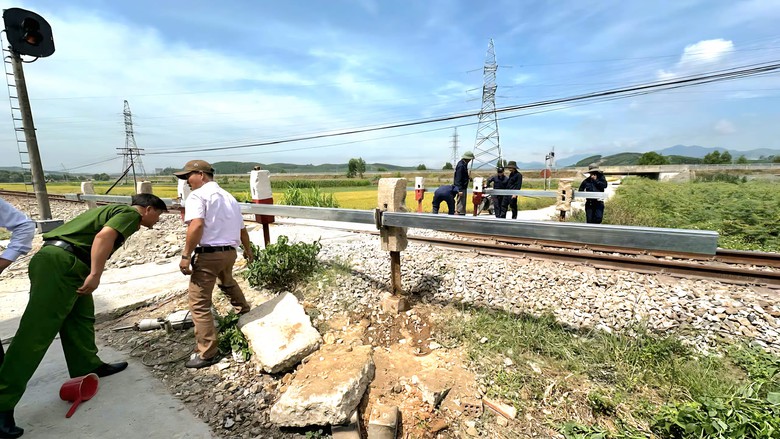 Quảng Ng&atilde;i quyết t&acirc;m x&oacute;a 100% lối đi tự mở qua đường sắt trong năm 2026- Ảnh 4.