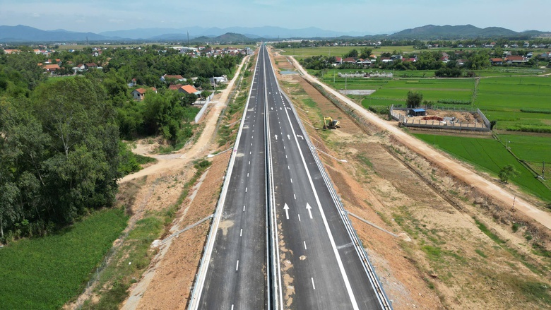 Gia Lai siết tiến độ cao tốc Quy Nhơn - Pleiku, đường sắt tốc độ cao- Ảnh 1.