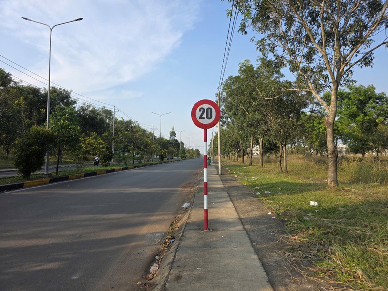 Bất cập biển b&aacute;o tốc độ 20km/h trong KCN ở Đồng Nai: Đang được th&aacute;o gỡ ra sao?- Ảnh 4.
