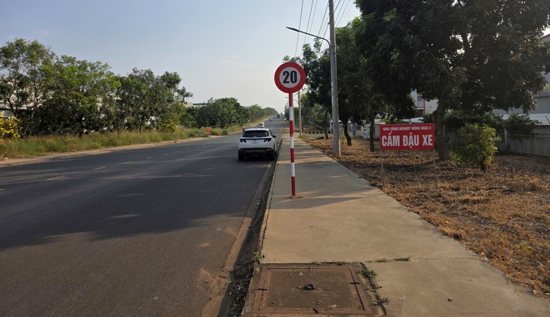 Bất cập biển b&aacute;o tốc độ 20km/h trong KCN ở Đồng Nai: Đang được th&aacute;o gỡ ra sao?- Ảnh 1.