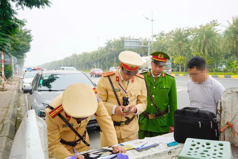 H&agrave; Nội: Đề xuất lắp camera phạt nguội &ocirc; t&ocirc; dừng, đỗ tr&agrave;n lan tại s&acirc;n bay Nội B&agrave;i- Ảnh 5.