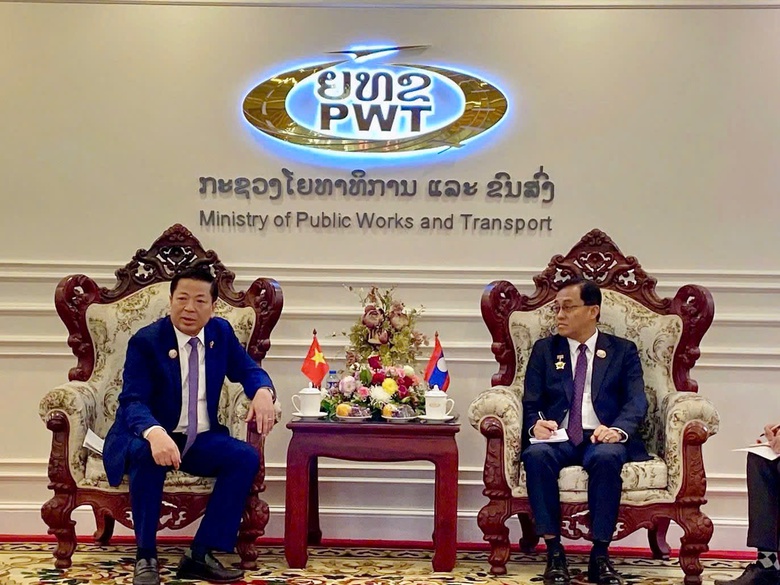 Bộ trưởng Trần Hồng Minh l&agrave;m việc với Bộ trưởng C&ocirc;ng ch&iacute;nh v&agrave; Vận tải L&agrave;o Leklay Sivilay- Ảnh 1.