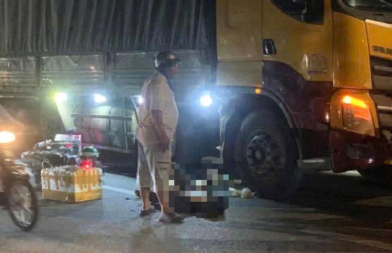 Hiện trường tai nạn khiến hai người tử vong tại chỗ - Ảnh: Anh Vũ. Hiện trường tai nạn khiến hai người tử vong tại chỗ - Ảnh: Anh Vũ.