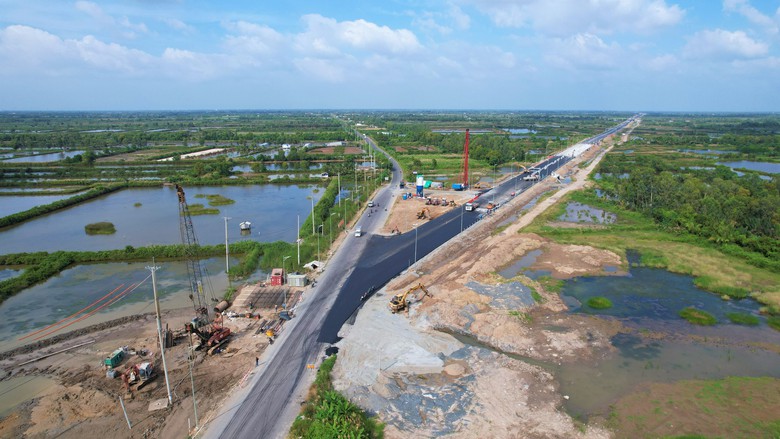 Hạ tầng giao th&ocirc;ng thuận lợi, kh&aacute;ch du lịch đến C&agrave; Mau tăng cao- Ảnh 1.