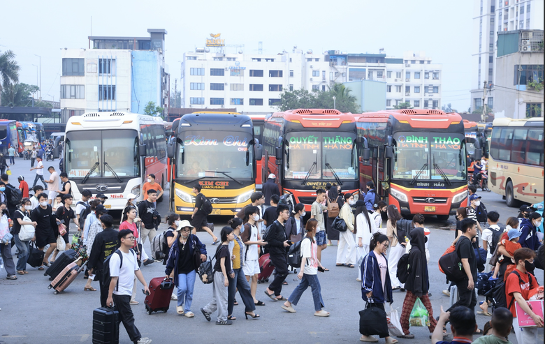 Vận tải bứt tốc, tai nạn giao th&ocirc;ng giảm s&acirc;u trong năm 2025- Ảnh 1.