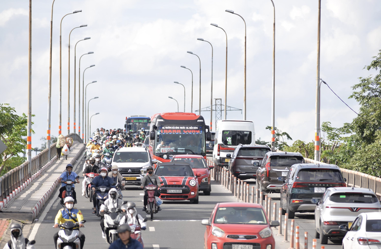 Vận tải bứt tốc, tai nạn giao th&ocirc;ng giảm s&acirc;u trong năm 2025- Ảnh 2.