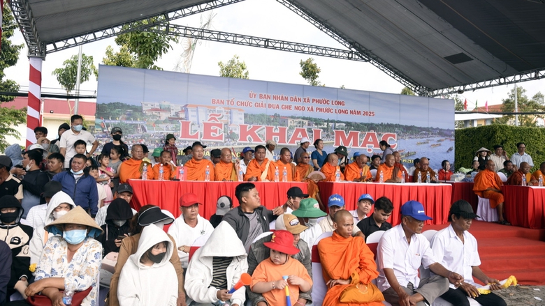 S&ocirc;i động ng&agrave;y hội đua ghe Ngo ở C&agrave; Mau sau hơn 10 năm gi&aacute;n đoạn- Ảnh 5.