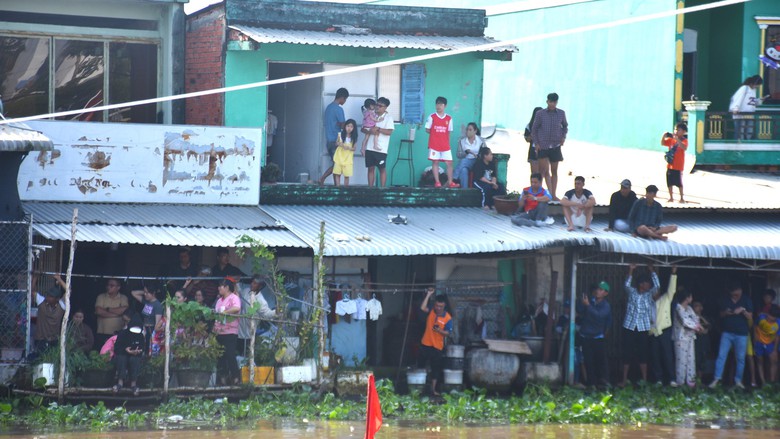 S&ocirc;i động ng&agrave;y hội đua ghe Ngo ở C&agrave; Mau sau hơn 10 năm gi&aacute;n đoạn- Ảnh 6.