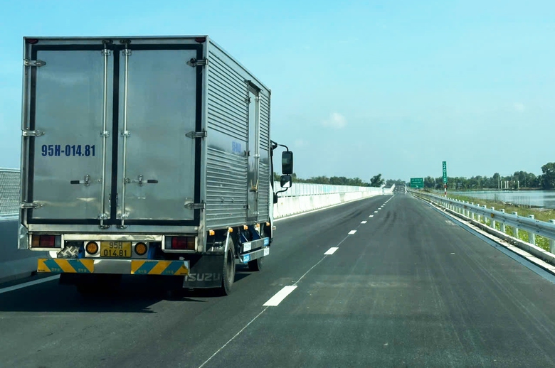 Người d&acirc;n phấn khởi ng&agrave;y đầu cao tốc Cần Thơ - Hậu Giang đưa v&agrave;o khai th&aacute;c- Ảnh 2.