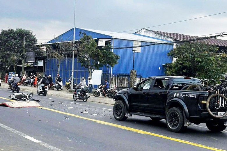 Hiện trường vụ tai nạn khiến chị T tử vong tại chỗ - Ảnh: Chính Thành. Hiện trường vụ tai nạn khiến chị T tử vong tại chỗ - Ảnh: Chính Thành.